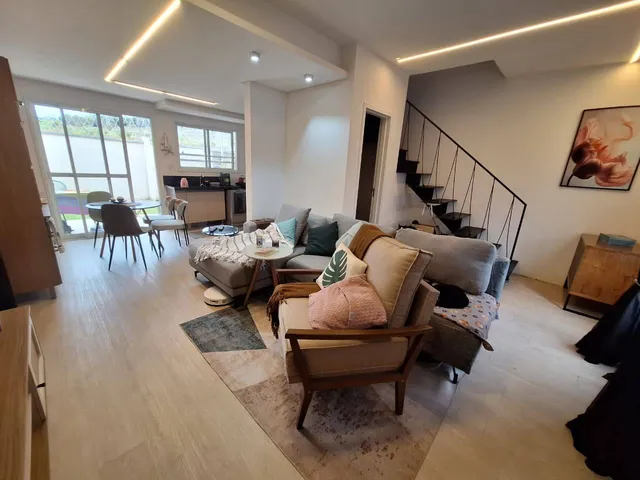 Casa 3 quartos e 2 banheiros, para alugar, no bairro Piracangaguá II em Taubaté