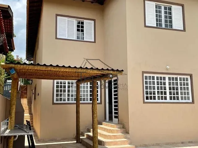 Casa com 260m² 4 quartos e 3 banheiros, à venda, no bairro Granja Viana em Cotia