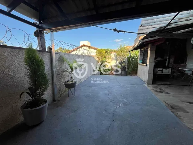 Casa com 300m² 3 quartos e 1 banheiro, à venda, no bairro Santa Rita em Araxá