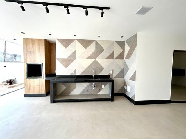 Casa com 580m² 4 quartos e 4 banheiros, à venda, no bairro Extensão do Bosque em Rio das Ostras