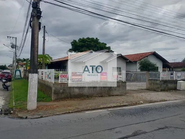 Casa 2 quartos e 2 banheiros, à venda, no bairro centro em Tijucas
