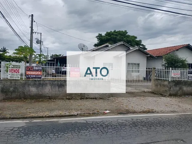 Casa 2 quartos e 2 banheiros, à venda, no bairro centro em Tijucas