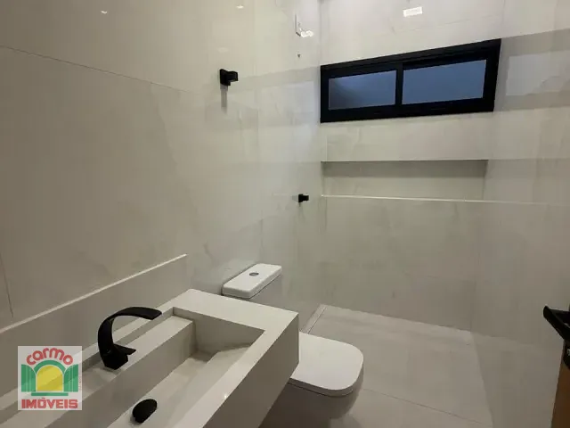 Casa com 300m² 3 quartos e 4 banheiros, à venda, no bairro Parque Brasília 2ª Etapa em Anápolis