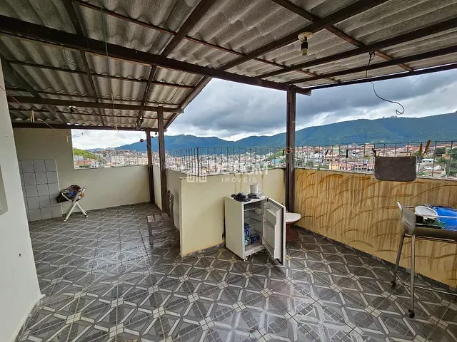 Casa 5 quartos e 4 banheiros, à venda, no bairro Santa Lúcia em Poços de Caldas