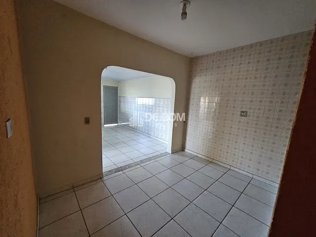 Casa 5 quartos e 4 banheiros, à venda, no bairro Santa Lúcia em Poços de Caldas