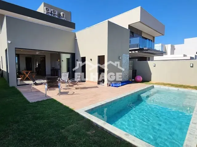 Casa com 321m² 4 quartos e 5 banheiros, à venda, no bairro Parque Universitário em Cuiabá