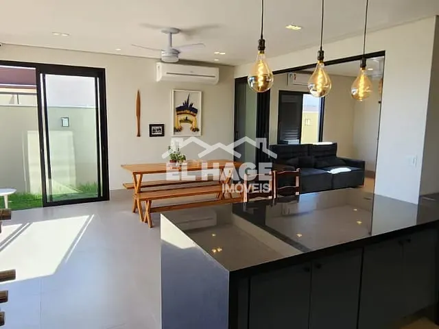Casa com 321m² 4 quartos e 5 banheiros, à venda, no bairro Parque Universitário em Cuiabá