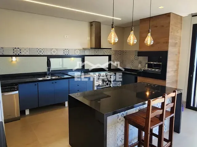 Casa com 321m² 4 quartos e 5 banheiros, à venda, no bairro Parque Universitário em Cuiabá