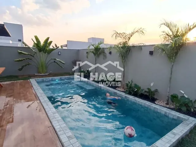 Casa com 321m² 4 quartos e 5 banheiros, à venda, no bairro Parque Universitário em Cuiabá
