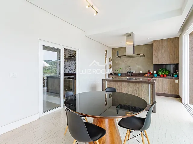 Casa com 510m² 3 quartos e 4 banheiros, à venda, no bairro Granja Viana em Carapicuíba