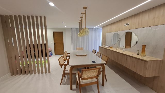 Casa com 352m² 4 quartos e 6 banheiros, à venda, no bairro Piratininga em Niterói
