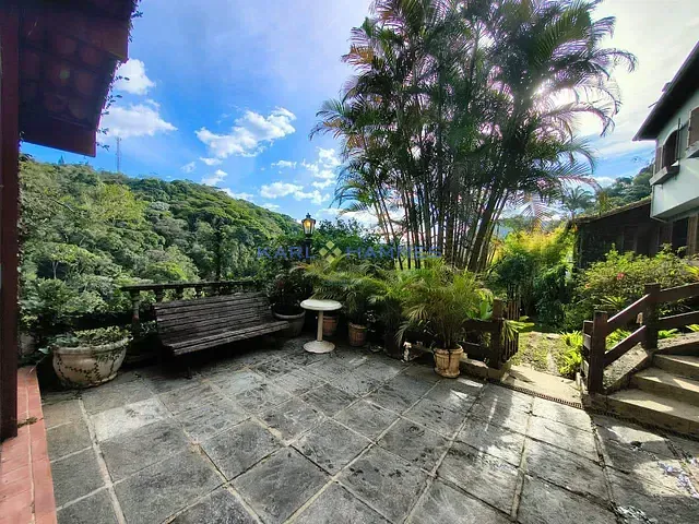 Casa com 532m² 5 quartos e 4 banheiros, à venda, no bairro São Sebastião em Petrópolis
