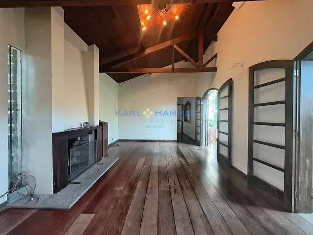 Casa com 532m² 5 quartos e 4 banheiros, à venda, no bairro São Sebastião em Petrópolis
