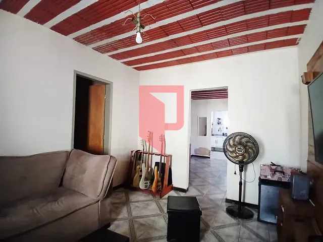 Casa 3 quartos e 1 banheiro, à venda, no bairro Caiçaras em Belo Horizonte