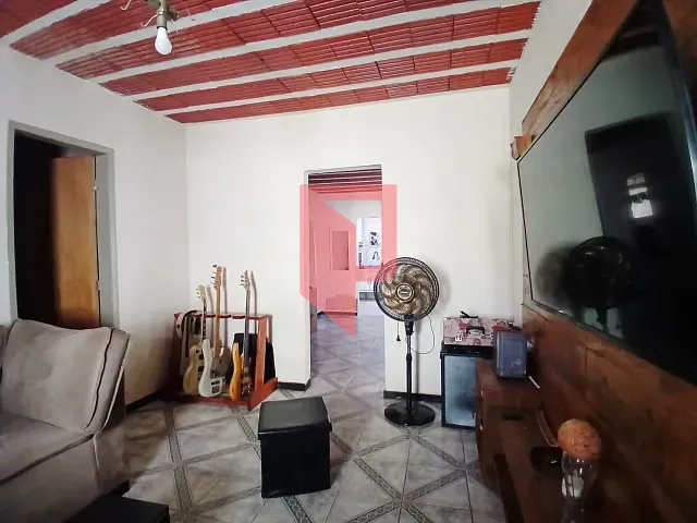 Casa 3 quartos e 1 banheiro, à venda, no bairro Caiçaras em Belo Horizonte