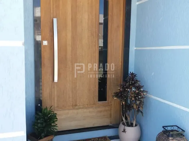 Casa com 180m² 2 quartos e 2 banheiros, à venda, no bairro Centro em Pelotas