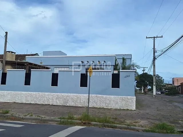 Casa com 180m² 2 quartos e 2 banheiros, à venda, no bairro Centro em Pelotas
