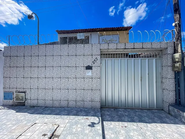 Casa com 308m² 6 quartos e 5 banheiros, à venda, no bairro Jóquei Clube em Fortaleza