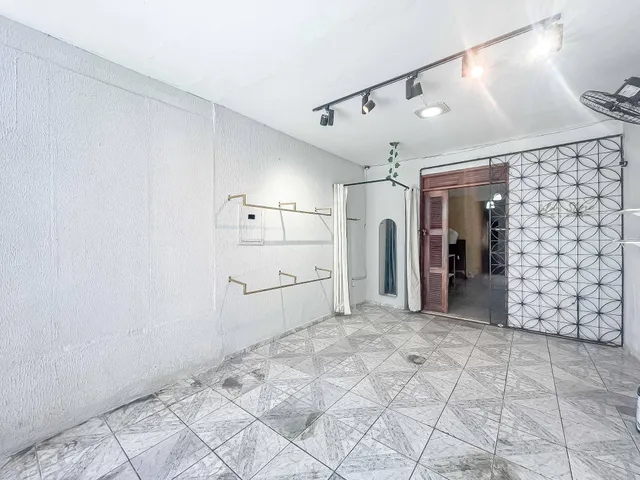 Casa com 308m² 6 quartos e 5 banheiros, à venda, no bairro Jóquei Clube em Fortaleza