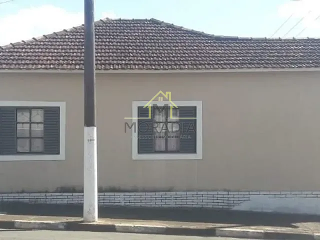 Casa com 260m² 3 quartos e 1 banheiro, à venda, no bairro Angola em Guaxupé