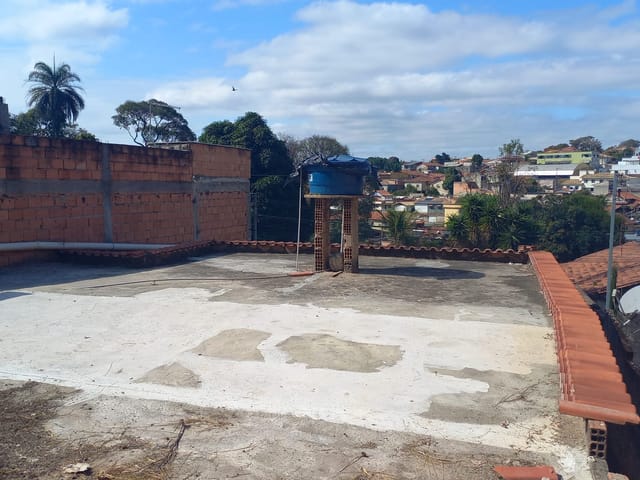 Casa 3 quartos e 1 banheiro, à venda, no bairro Frei Leopoldo em Belo Horizonte