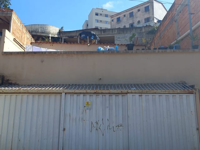Casa 3 quartos e 1 banheiro, à venda, no bairro Frei Leopoldo em Belo Horizonte