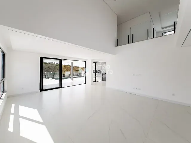 Casa com 479m² 4 quartos e 5 banheiros, à venda, no bairro São Pedro em Juiz de Fora