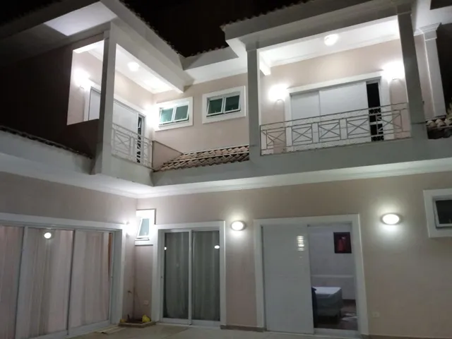 Casa 3 quartos e 5 banheiros, à venda, no bairro Piracangaguá em Taubaté