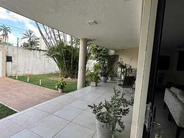 Casa com 400m² 5 quartos e 6 banheiros, à venda, no bairro Poço em Recife