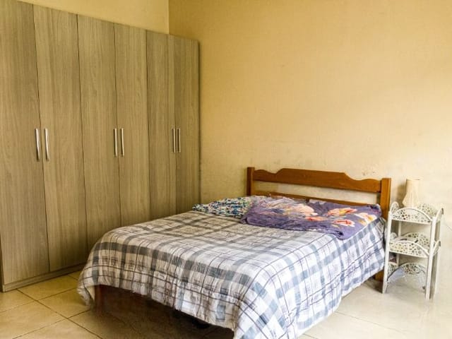 Casa com 350m² 6 quartos e 4 banheiros, à venda, no bairro Areal em Pelotas