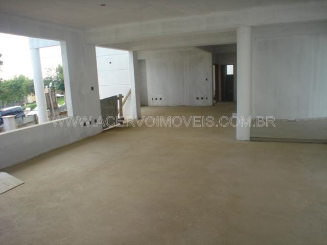 Casa com 1079m² 7 quartos e 4 banheiros, à venda, no bairro Granville em Juiz de Fora