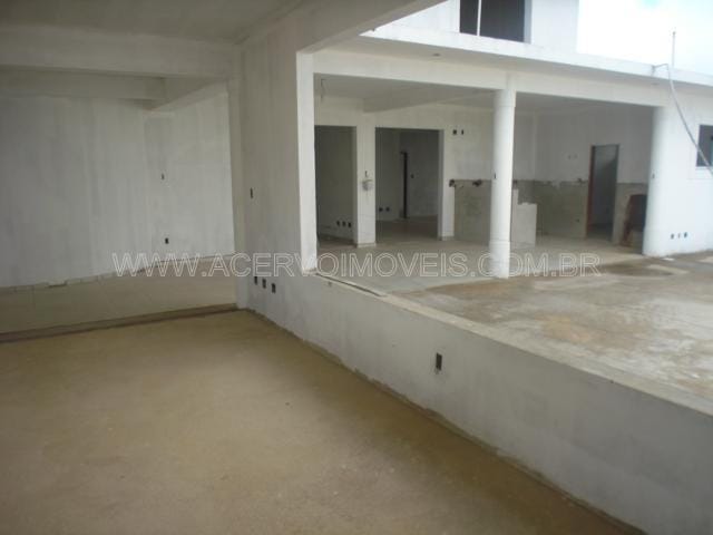 Casa com 1079m² 7 quartos e 4 banheiros, à venda, no bairro Granville em Juiz de Fora