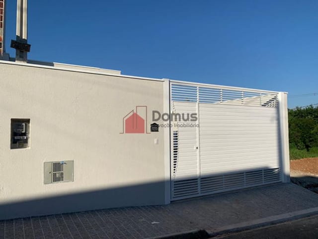 Casa à venda, no bairro Loteamento Residencial e Comercial Flamboyant em Pindamonhangaba
