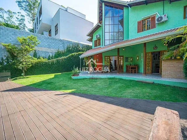 Casa com 700m² 3 quartos e 4 banheiros, à venda, no bairro Jardim Indaiá em Embu das Artes