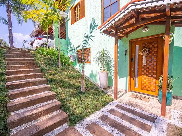 Casa com 700m² 3 quartos e 4 banheiros, à venda, no bairro Jardim Indaiá em Embu das Artes