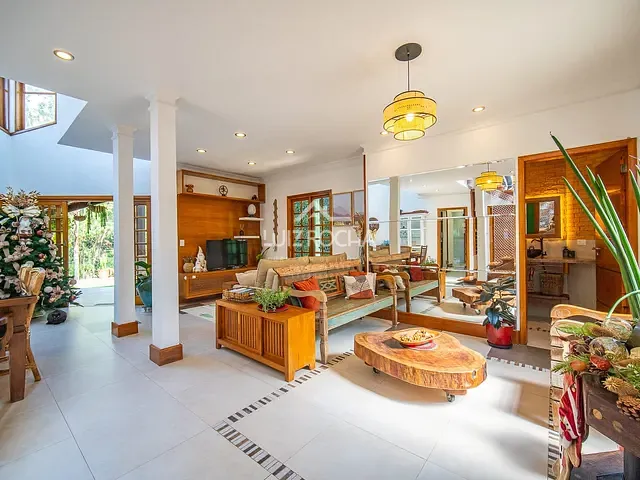 Casa com 700m² 3 quartos e 4 banheiros, à venda, no bairro Jardim Indaiá em Embu das Artes