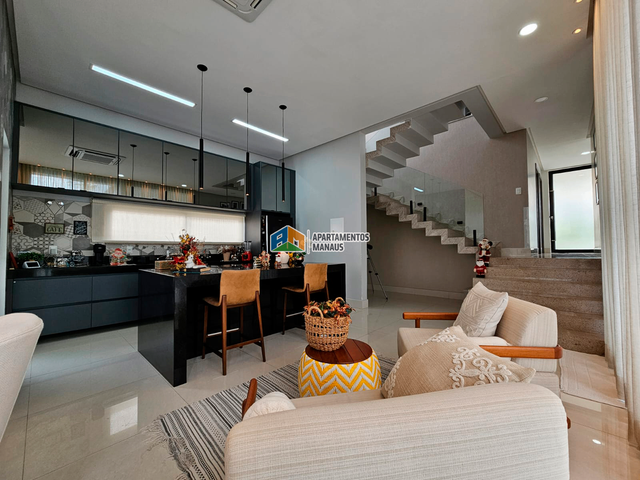 Casa com 716m² 4 quartos e 5 banheiros, à venda, no bairro Ponta Negra em Manaus