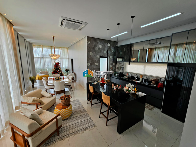 Casa com 716m² 4 quartos e 5 banheiros, à venda, no bairro Ponta Negra em Manaus