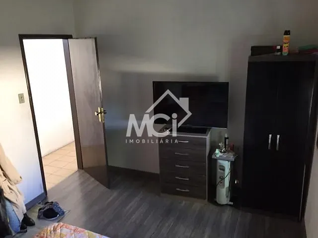 Casa 5 quartos e 3 banheiros, à venda, no bairro Fragata em Pelotas