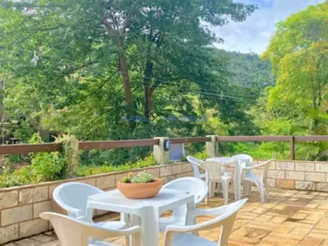 Casa 5 quartos e 3 banheiros, à venda, no bairro Nogueira em Petrópolis