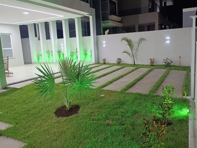 Casa 3 quartos e 4 banheiros, à venda, no bairro Ingleses do Rio Vermelho em Florianópolis
