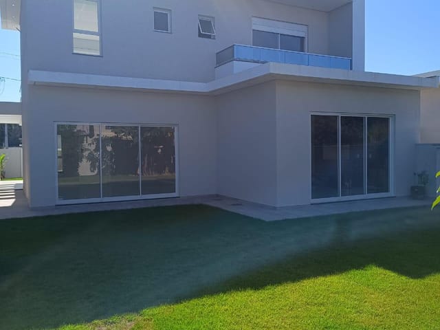 Casa 3 quartos e 4 banheiros, à venda, no bairro Ingleses do Rio Vermelho em Florianópolis