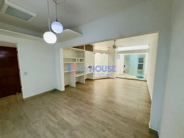 Casa 3 quartos e 4 banheiros, para alugar, no bairro Centro em Ilhéus