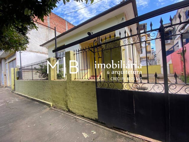 Casa com 286m² 3 quartos e 2 banheiros, à venda, no bairro CENTRO em CATAGUASES