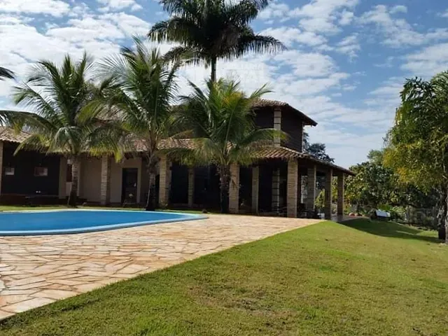 Casa com 2300m² 4 quartos e 3 banheiros, à venda, no bairro Recanto dos Pinheiros em Cambé