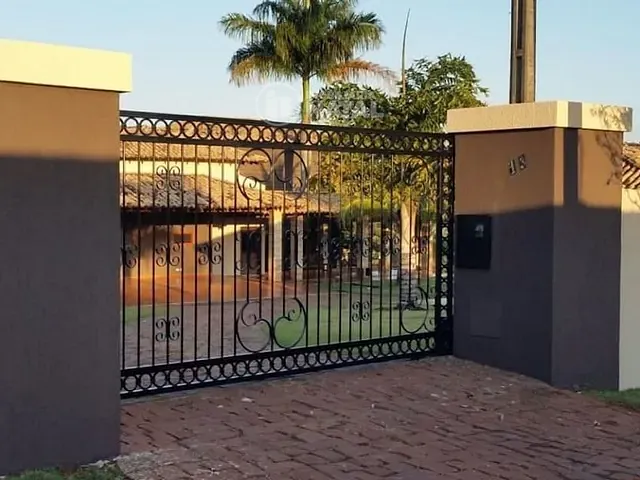 Casa com 2300m² 4 quartos e 3 banheiros, à venda, no bairro Recanto dos Pinheiros em Cambé