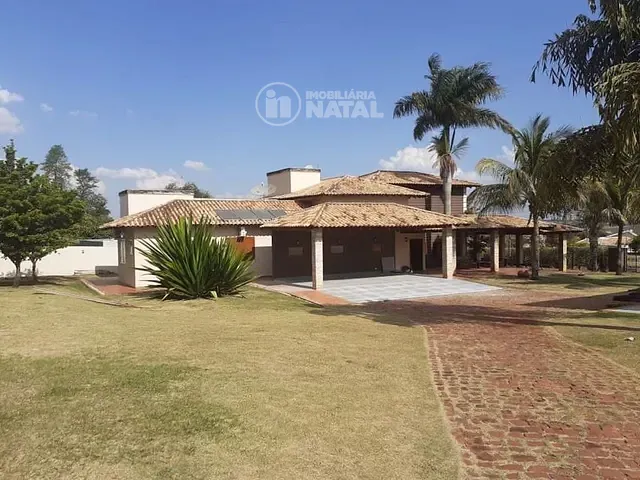 Casa com 2300m² 4 quartos e 3 banheiros, à venda, no bairro Recanto dos Pinheiros em Cambé