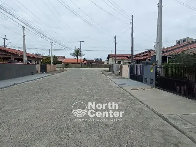 Casa 2 quartos e 1 banheiro, à venda, no bairro Centro em Balneário Barra do Sul