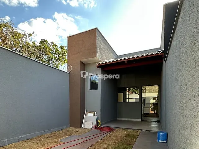 Casa 2 quartos e 2 banheiros, à venda, no bairro Parque Eldorado Oeste em Goiânia