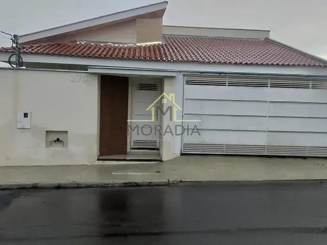 Casa com 360m² 5 quartos e 2 banheiros, à venda, no bairro Alto da Colina em Guaxupé